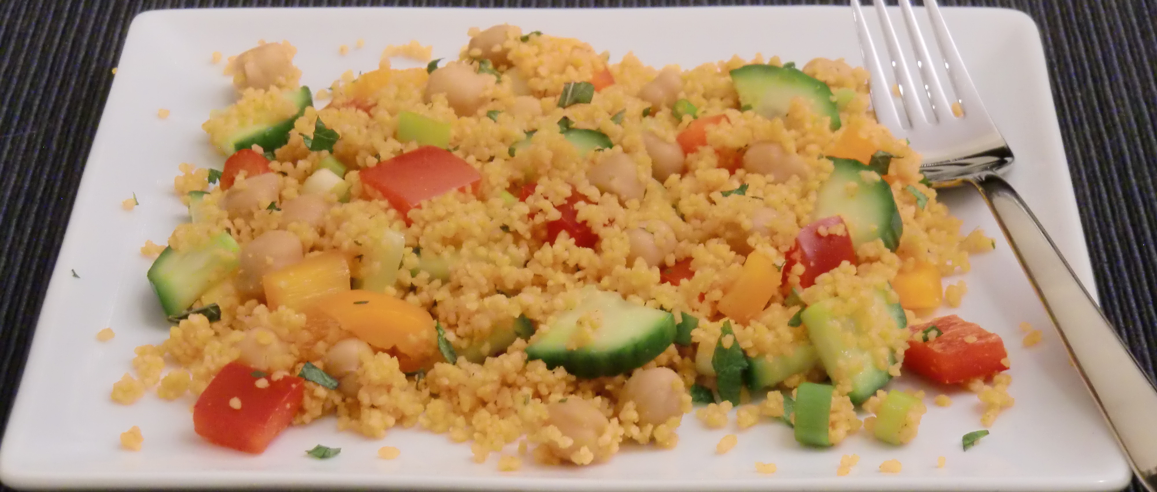 Veganes Gedankenfutter » Couscous-Salat mit Paprika, Gurke ...