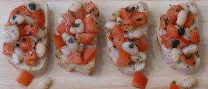 Bruschetta mit Tomaten-Bohnen-Salat