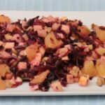 Rotkohlsalat mit Orangen, Äpfeln und Walnüssen